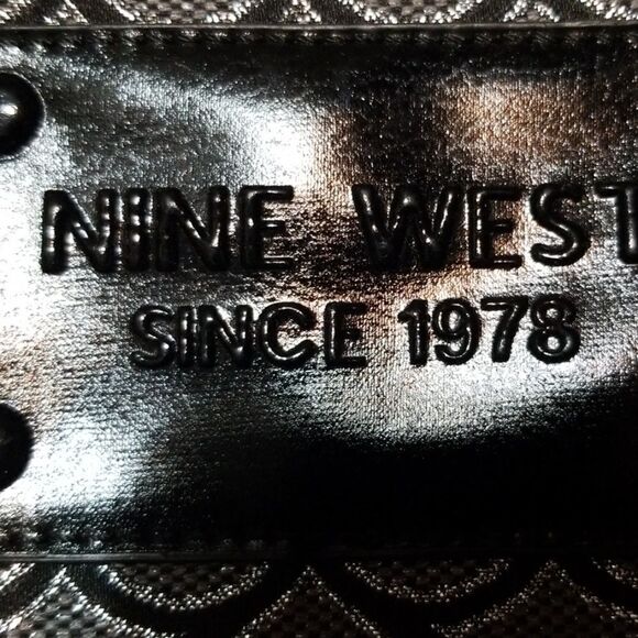 Nine West Black and Gray Wristlet. - Picture 2 of 3